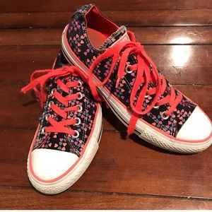 Damaged heart CONVERSE SNEAKERS. W8. M6